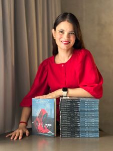 Alexandra Castrillón Gómez autora de Llena eres de culpa